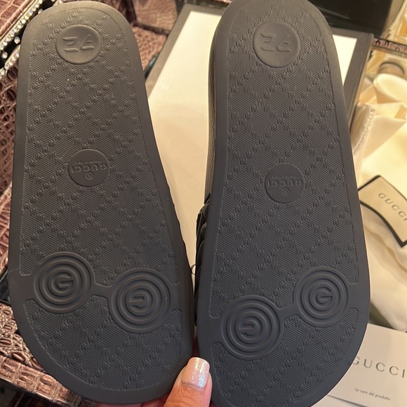 Gucci Matelasse Slide Sandal - Picture 3 of 4